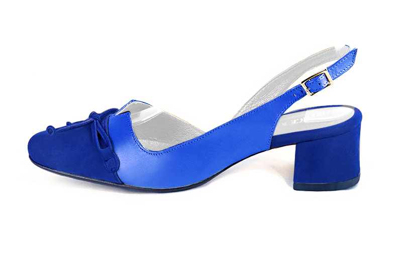Women's electric blue elegant slingback heels, with a bow on the front. Round toe. Low flare heels - Profile view